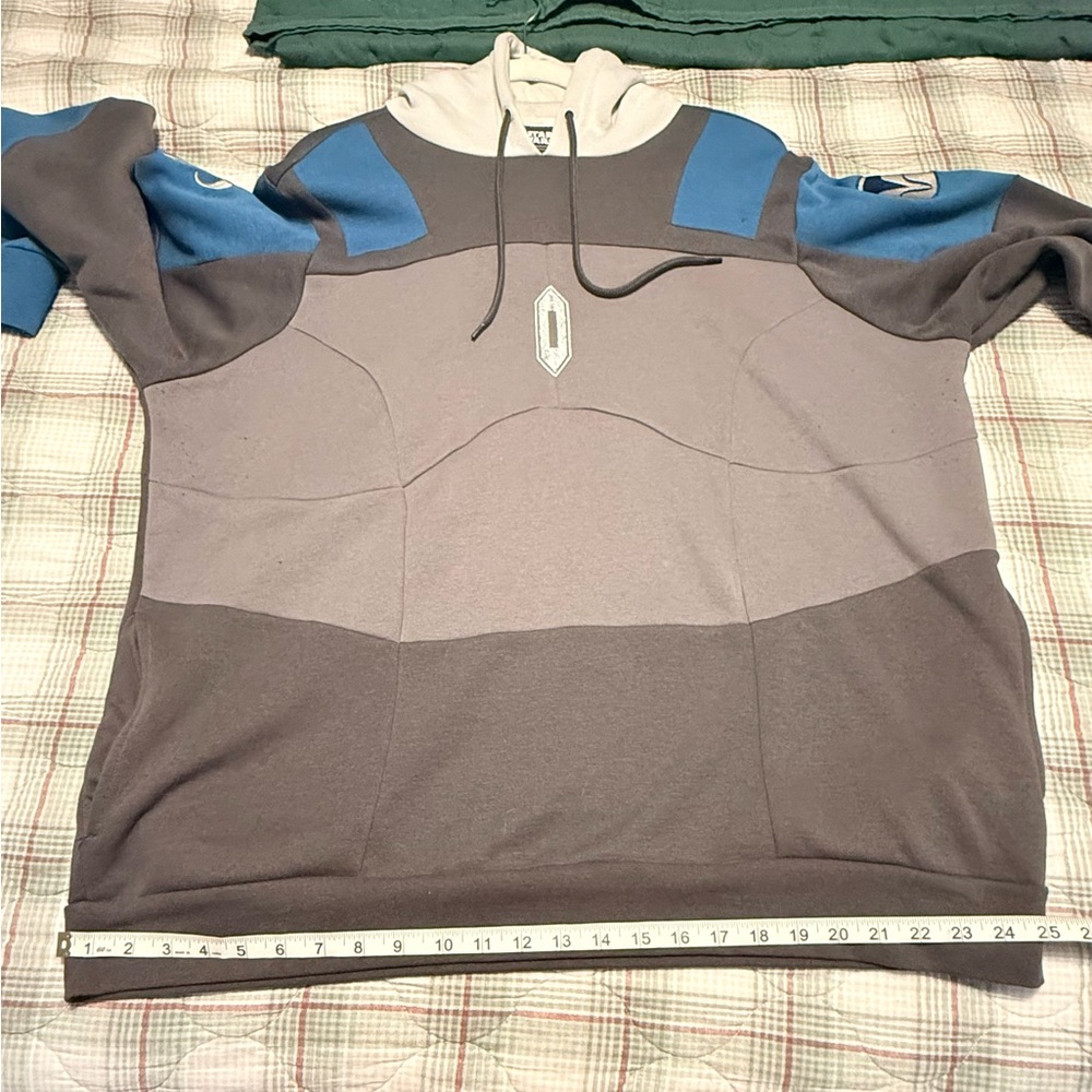Her Universe Star Wars Bo-Katan Armor Hoodie Plus Size - Picture 12 of 13